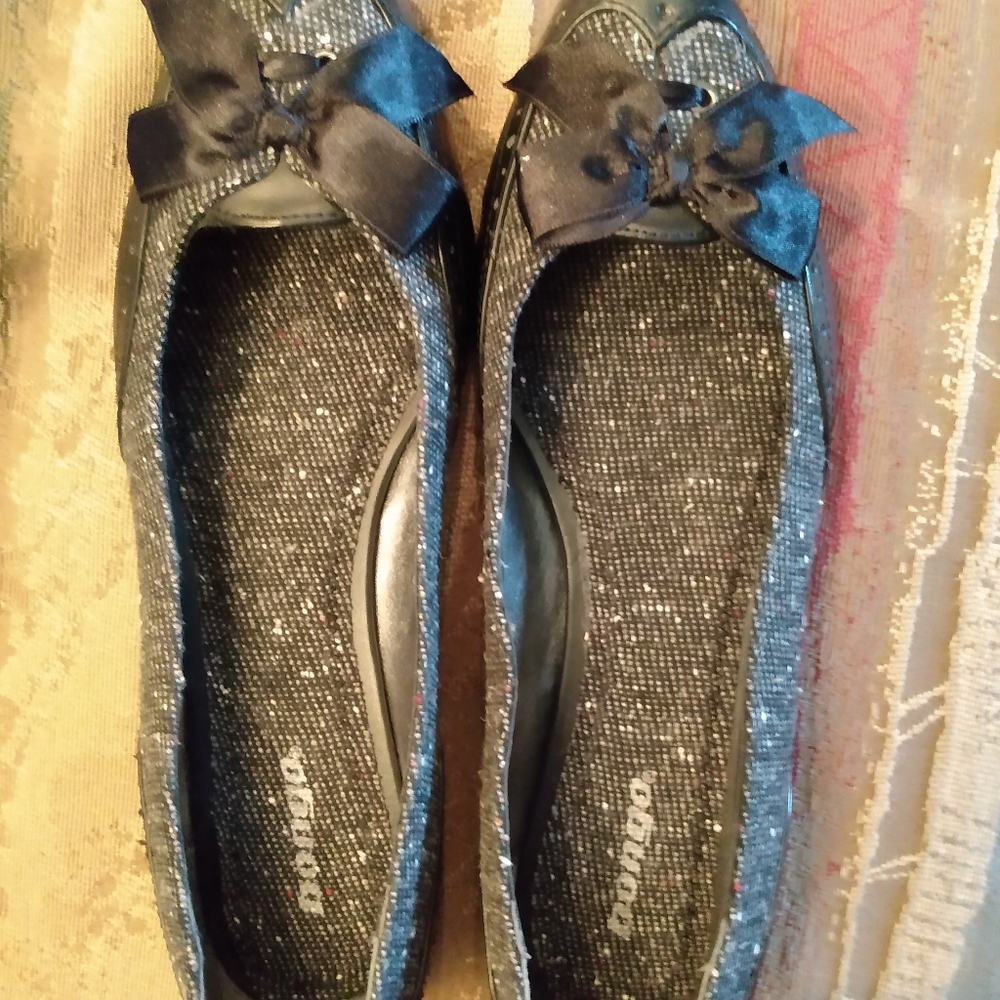 Flats! - Picture 1 of 3